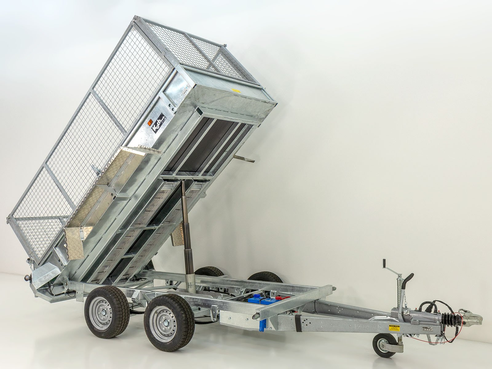 Variante basculante traseiro 150x300cm 3,5t | Bomba E | Grade 80cm